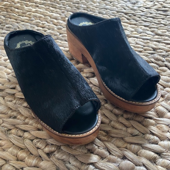 Ecote Shoes - Black Clogs